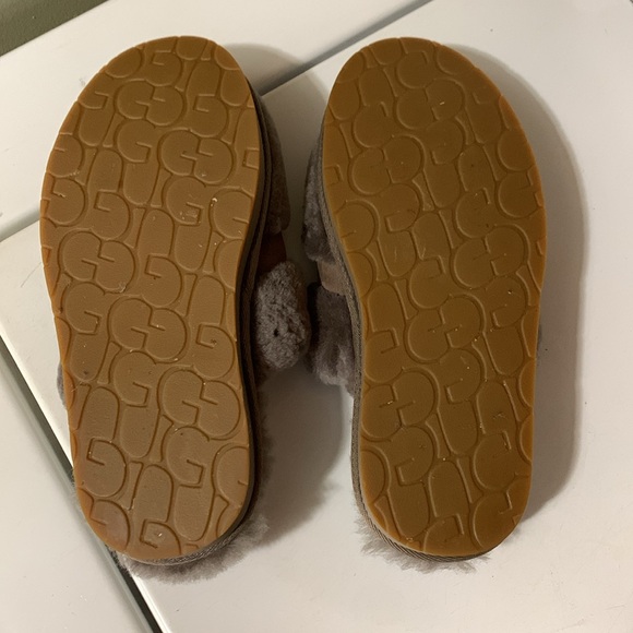 UGG Slippers - Picture 4 of 4